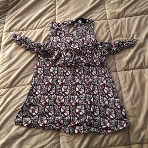 🌺 Francesca’s cold shoulder top